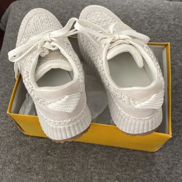 Universal Thread version of the “Fay”. Size 8 - Picture 4 of 4